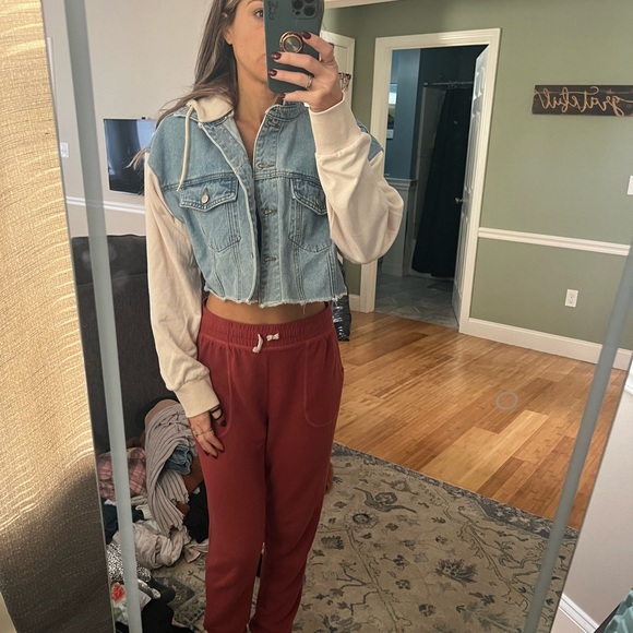 Hooded cropped jean jacket (with detachable hood) - Picture 2 of 7